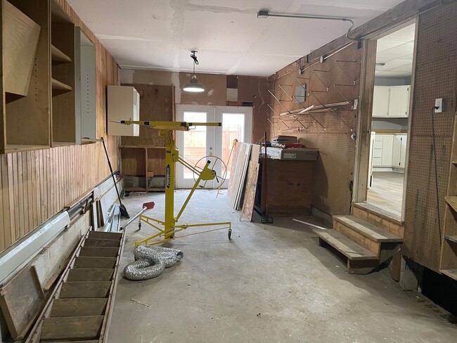 Photo - HUGE 3 Bed/2 Bath Home with your own private workshop + oversized garage