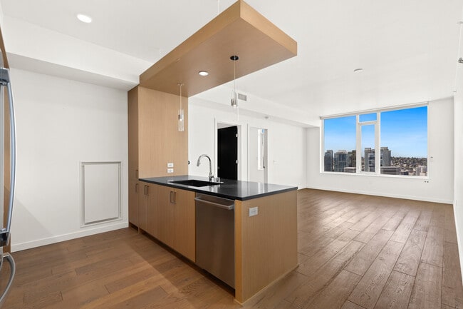 Building Photo - 1321 Seneca St Unit 1608
