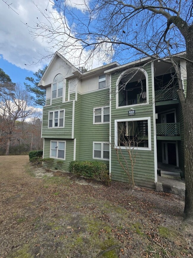 Building Photo - 950-2 Stewarts Creek ~ Stewarts Creek