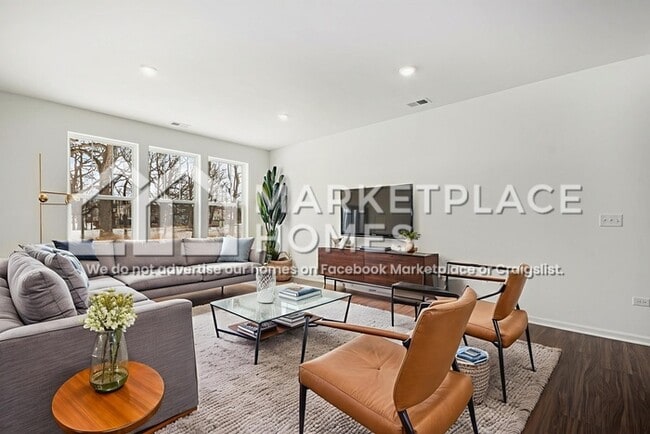 Photo - 273 Red Oak Cir