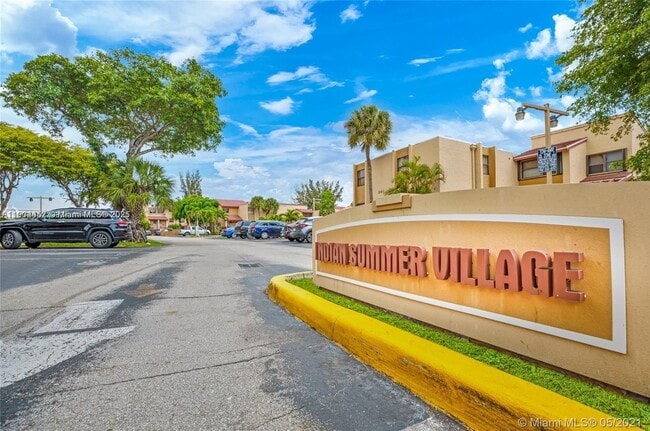 Building Photo - 515 W Park Dr