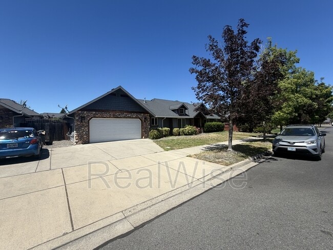 Photo - 1388 SW Kellenbeck Ave