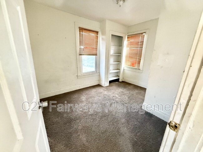 Photo - 726 Waddell Ave
