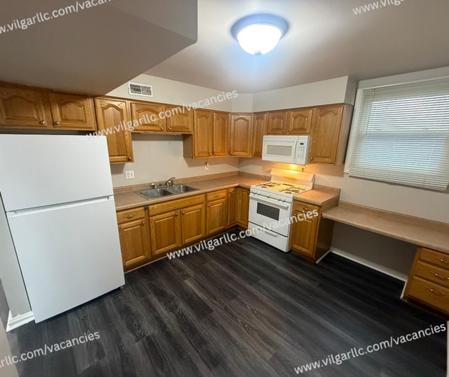 Photo - 5583 - 85 Tulip Ave Unit 5583 (Lower)