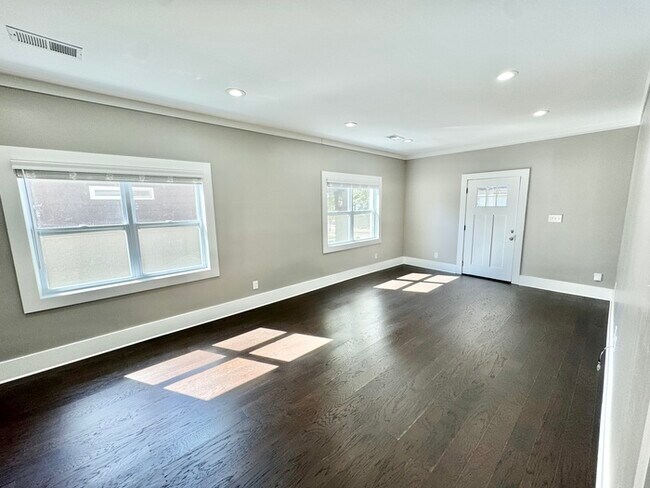 Photo - 1046 Tanglewood St