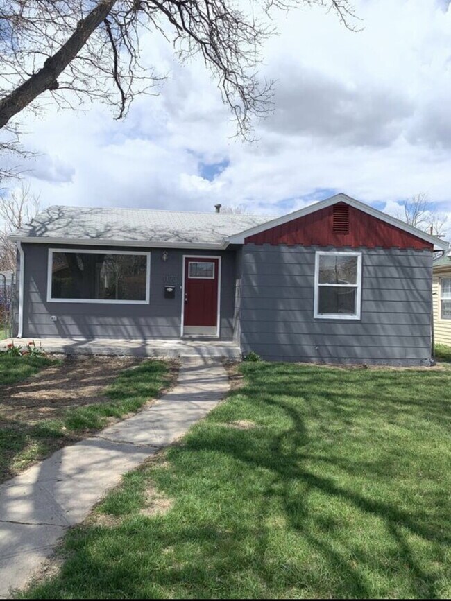 Building Photo - "Charming 3-Bedroom Retreat in Aurora - Cozy 1095 Sq Ft Home Ready for You!"