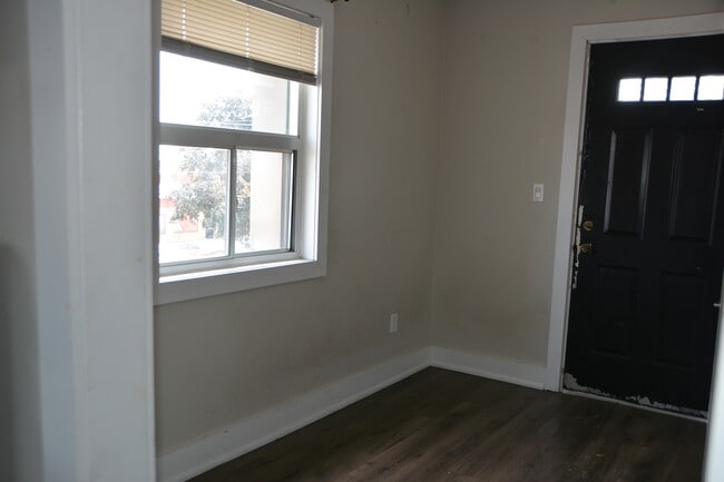 Photo - 292 Welland Ave Unit 5