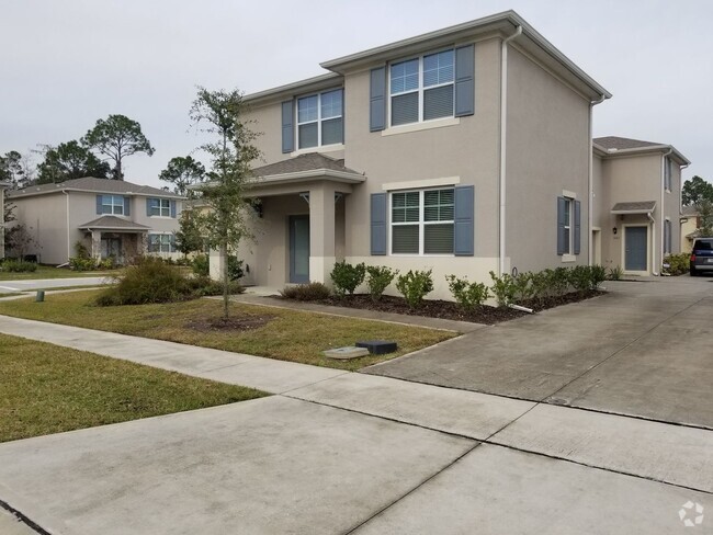 Building Photo - Spacious Townhome 3 Bedroom 2.5 Bathroom