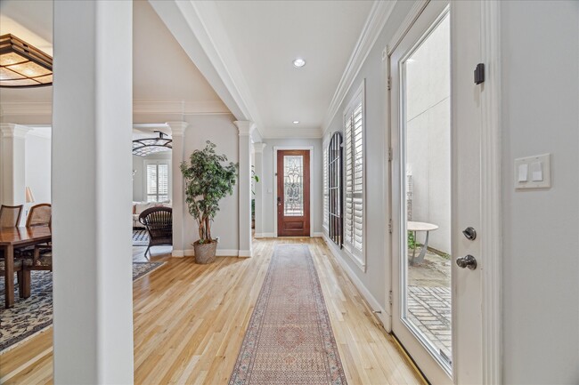 Photo - 523 Archwood Trail