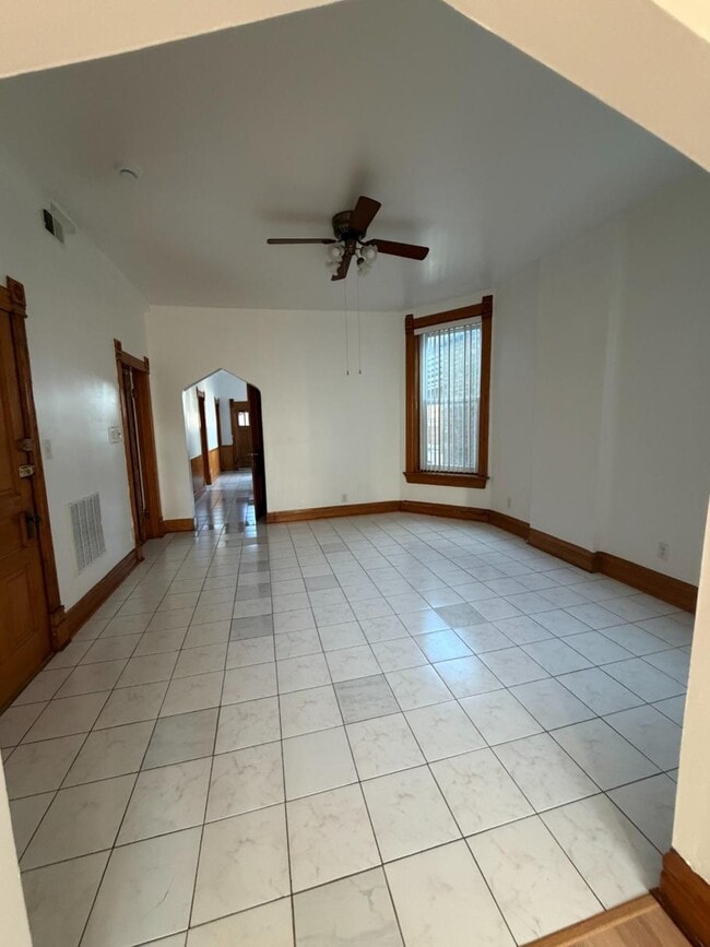 2734 W Haddon Ave Unit 2