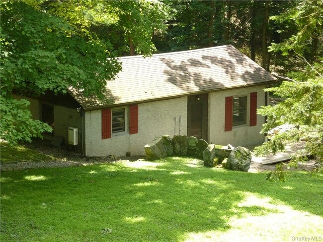 39 Laurelton Rd