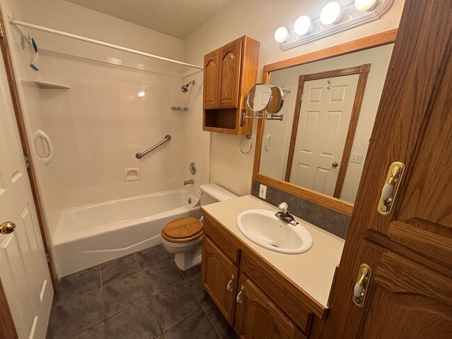 Photo - Beautiful 2 Bedroom 2 Bathroom Storage Gal...