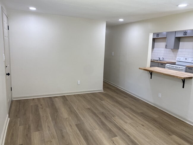 Photo - 975 Beason Dr