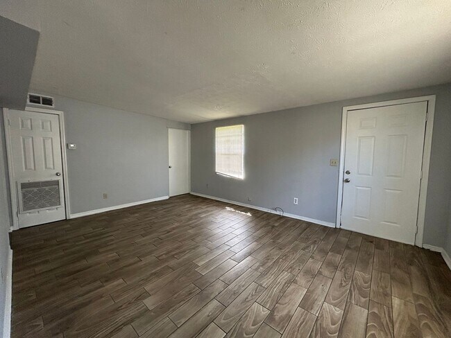 Photo - Phyllis Street Duplexes Unidad 3250 Phyllis St.