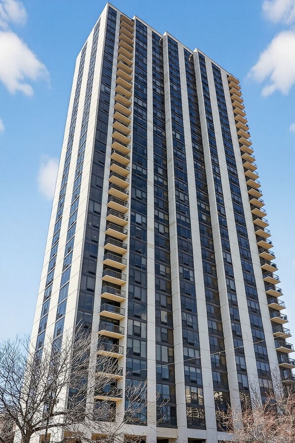 Photo - 2500 N Lakeview Ave