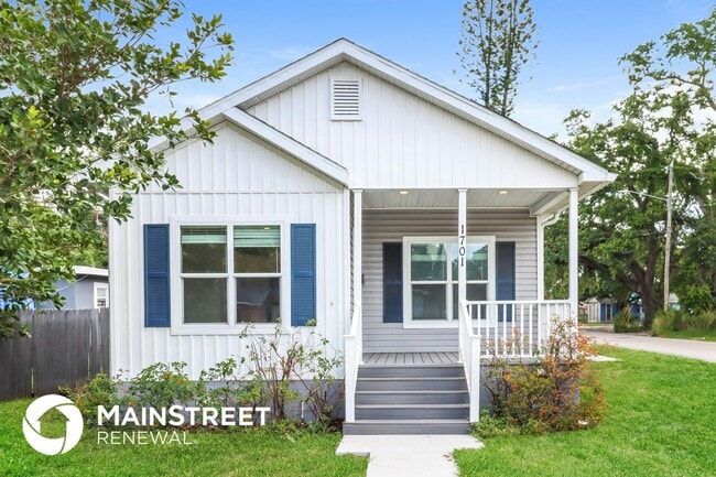 Building Photo - 1701 16th Ave S