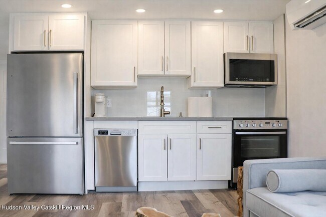 Photo - 18 Rock City Rd