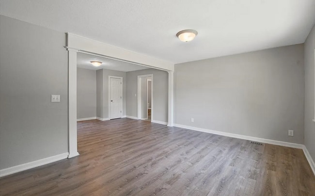 Photo - 4 bedroom 2 bathroom located in Champaign- Available August!