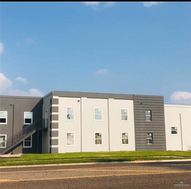 Building Photo - 16 Broadway St