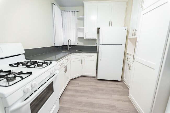 Photo - 611 Levering Ave