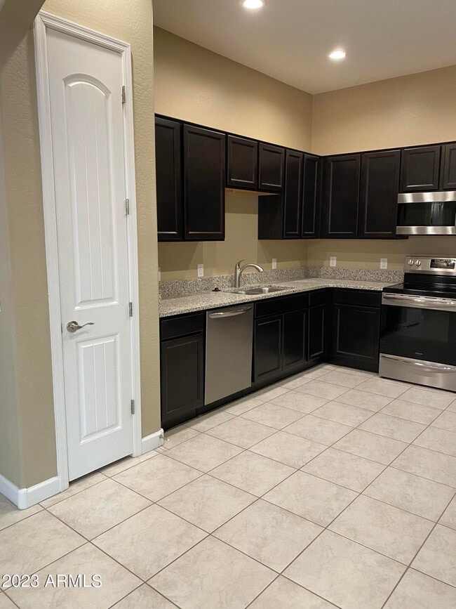 1367 S Country Club Dr