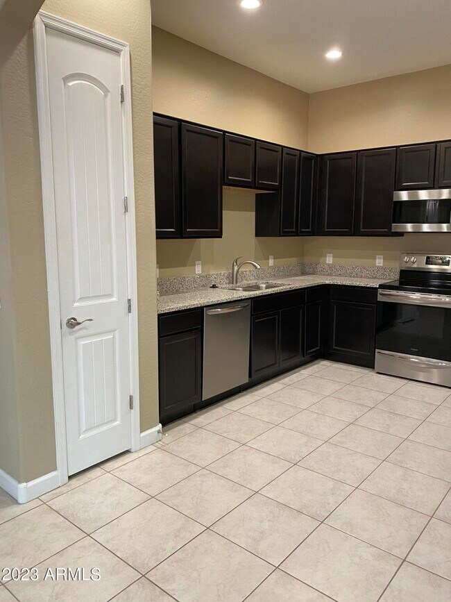 Photo - 1367 S Country Club Dr
