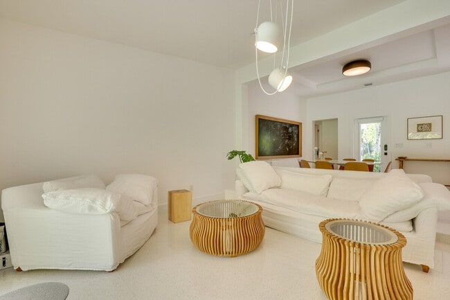Photo - 12020 NE 5th Ave Unidad ID1307477P