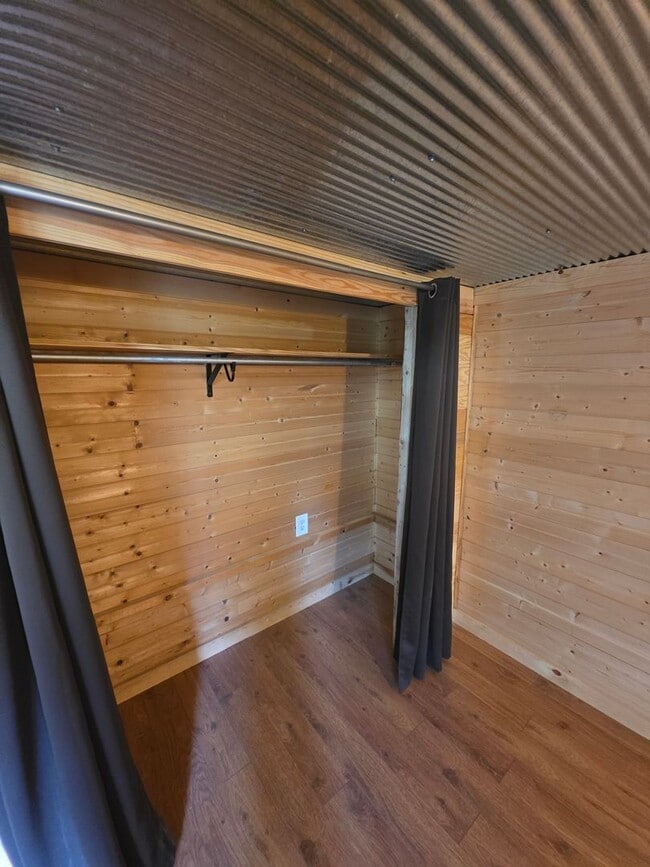 1303 Ave 3 SE