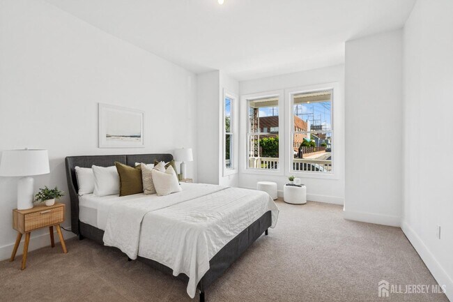 Photo - 318 Seaman St