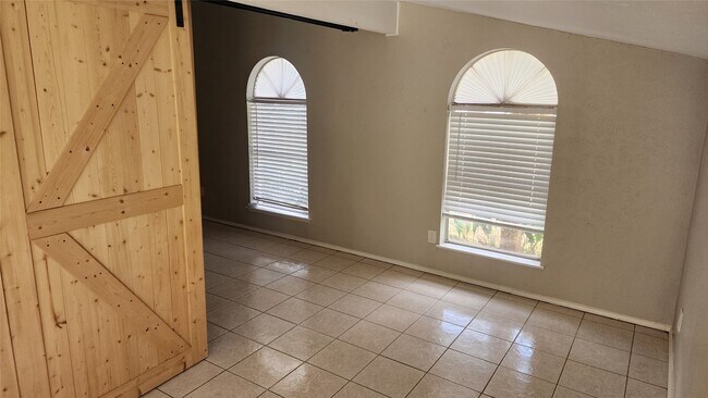 Photo - 2815 Quail Valley E Dr