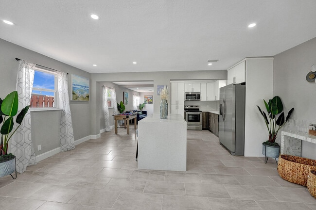 Photo - 337 SW 8th Ave