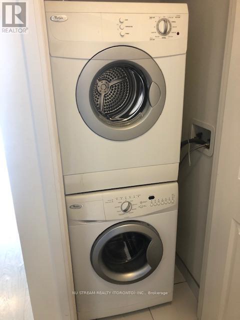 Photo - 88 Sheppard Ave E Unité 911