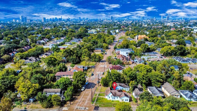 Photo - 3319 Holman St