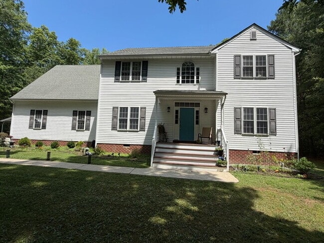 4 Bedroom Home on 3.65 Acres in Moseley – Available September 22nd – $3,500/mo