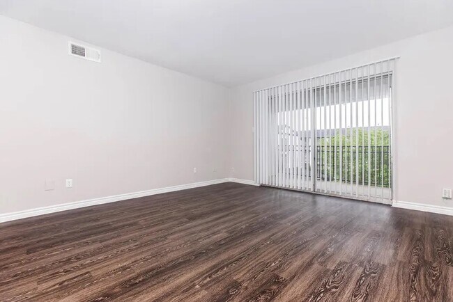 Photo - 4400 Memorial Dr Unidad 32-2233