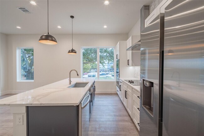 Modern 4-Level Corner Condo with Rooftop Deck & Downtown Views – 2BR/2.5BA + Flex Spaces, 2-Car G...