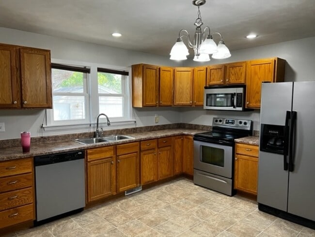 Photo - 4442 Rushmore Dr NE