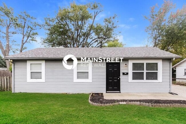 Building Photo - 3 Bedroom Pet-Friendly Home in Indianapolis, IN with Main Street Renewal