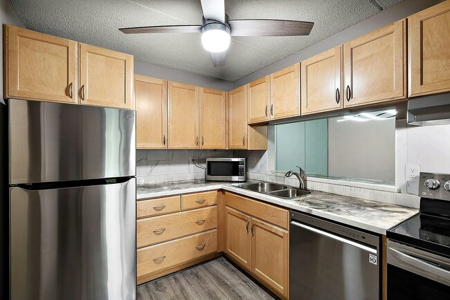 Photo - 10411 Cedar Lk Rd S Unidad 409