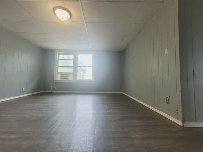 Photo - 424 1/2 N Wheeler Ave