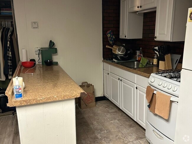 Building Photo - 14 Monument Sq Unit F Rental