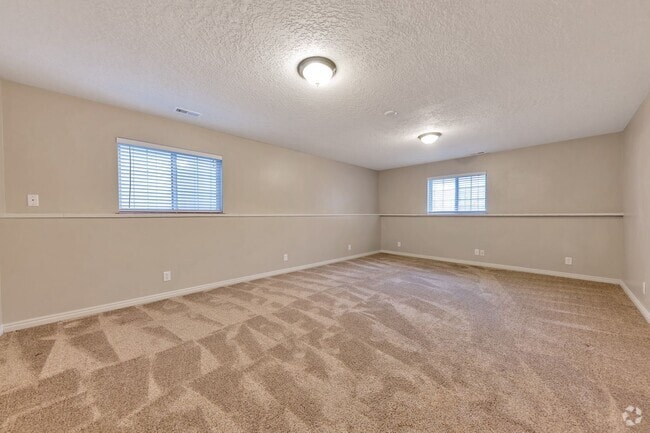 Building Photo - Beautiful Pet Friendly 4 Bed, 3 Bath Farmi... Rental