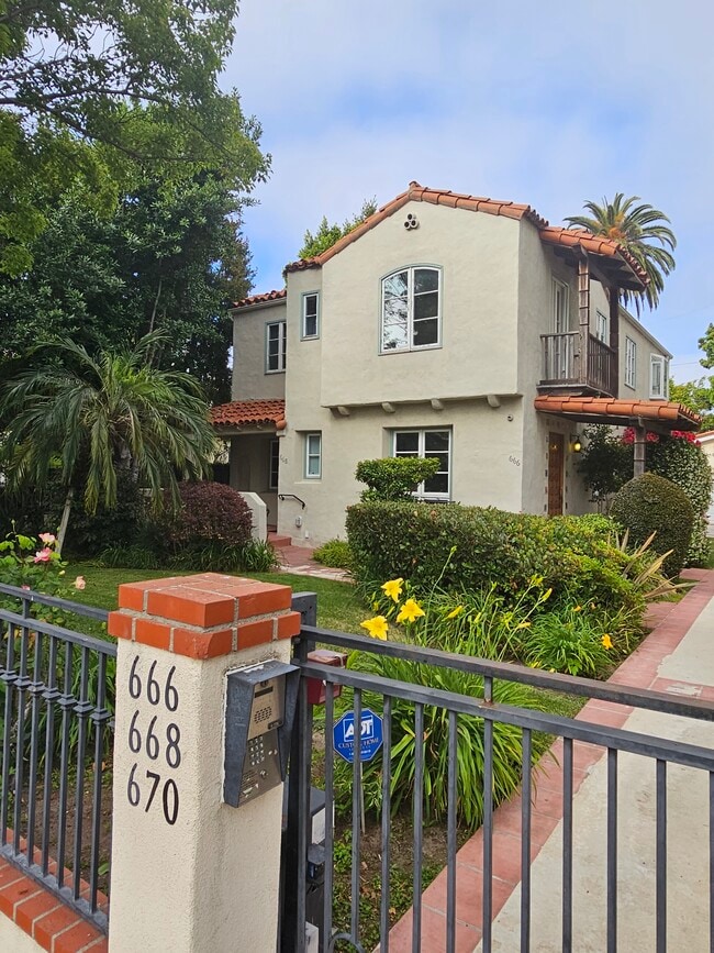 Photo - 668 S GRETNA GREEN Way Apartments