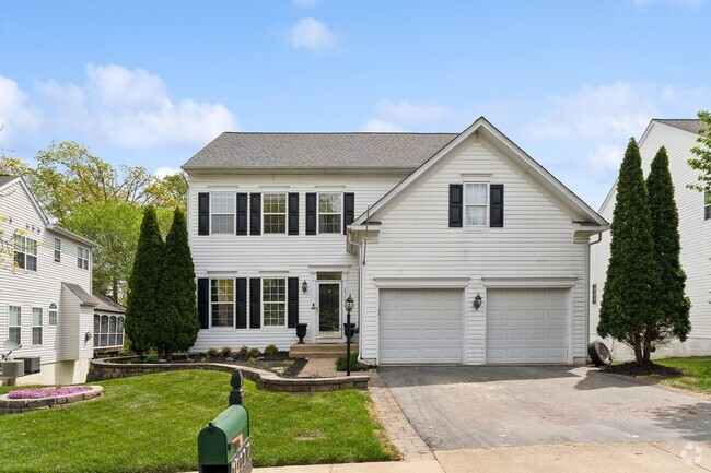 Building Photo - Where symmetry meets charm. See this Colon... Rental