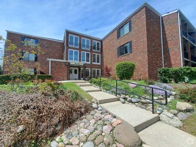 Building Photo - 520 Biesterfield Rd Unit 213D Rental