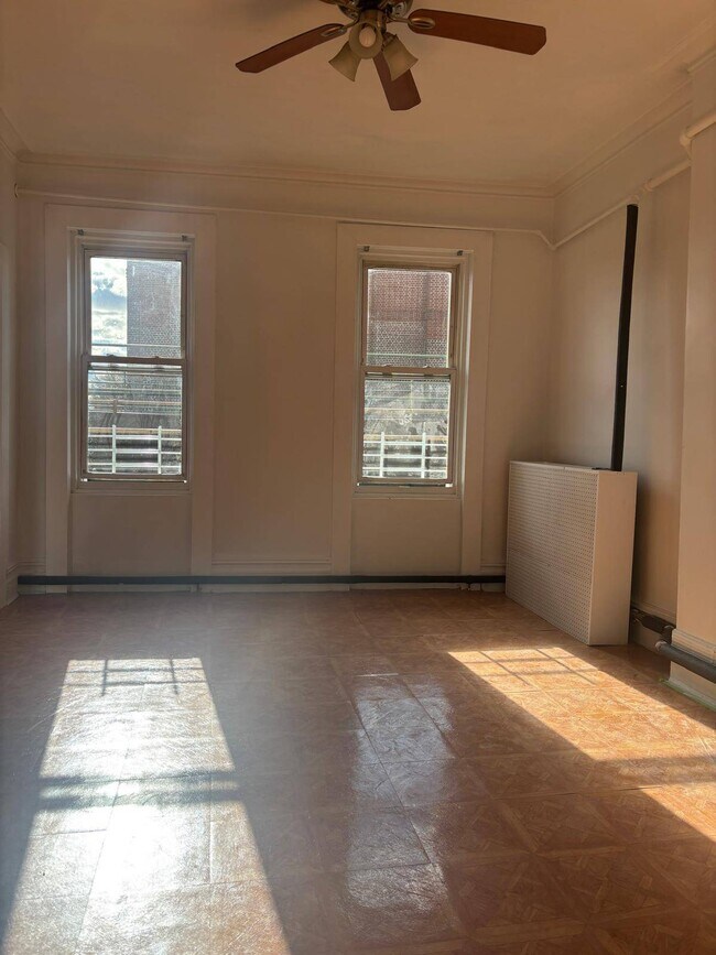 Photo - 88-13 Jamaica Ave