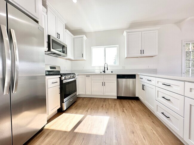 Photo - 2837 Bronson Ave Unidad 8A