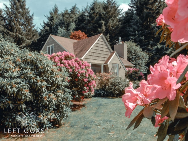 Photo - 2050 US-101 Unit 2