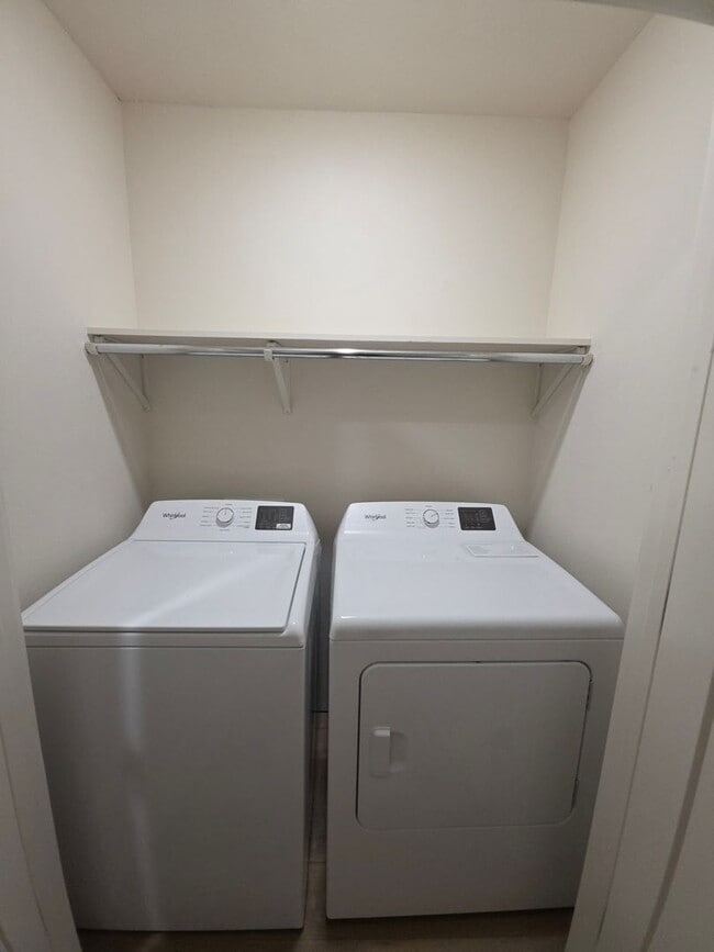 Photo - 703 W 12th St Unit B