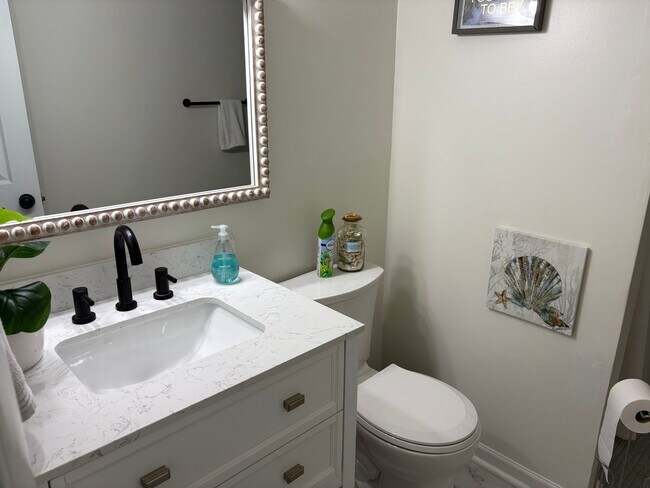 Photo - 2 Bedroom 2 Bath (+Bonus Bedoom) in Kill D... House